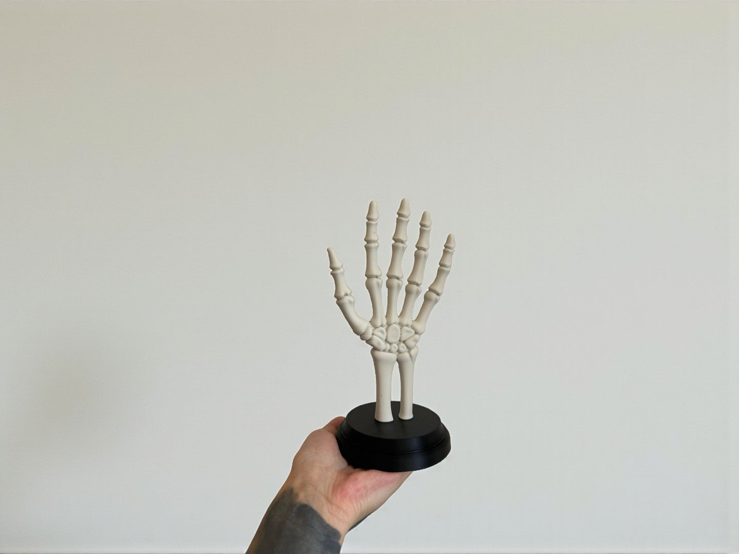 Skeleton Hand Ring Holder – Gothic Jewelry Stand for Rings and Dark Aesthetic Decor