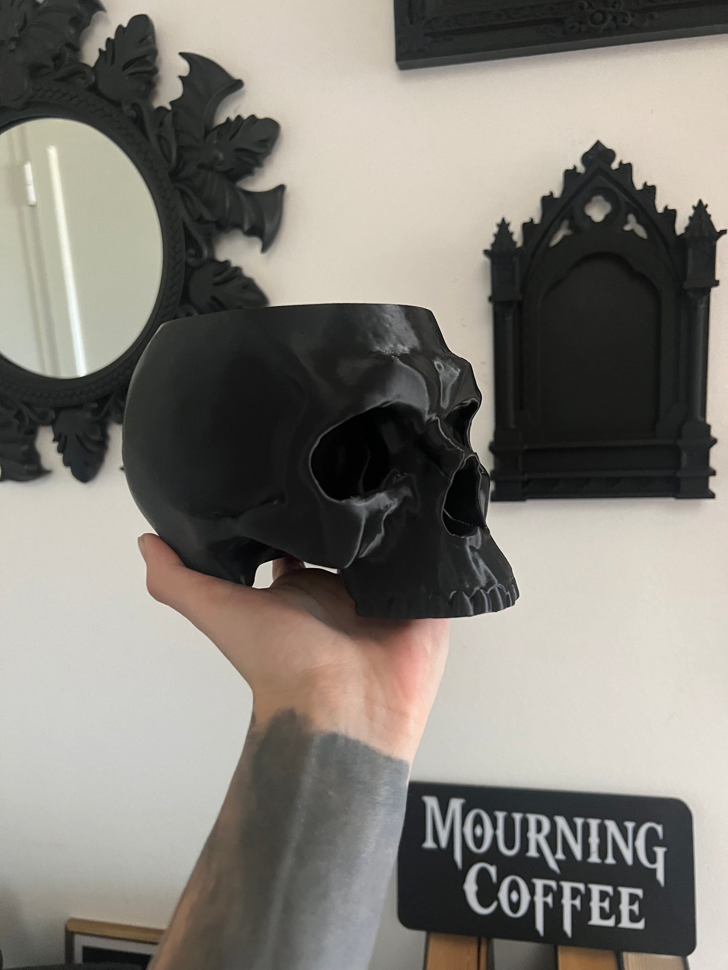 Human Skull Organizer – Gothic Desk Storage for Pens, Brushes or Makeup, Anatomical Decor for Dark Aesthetic Homes