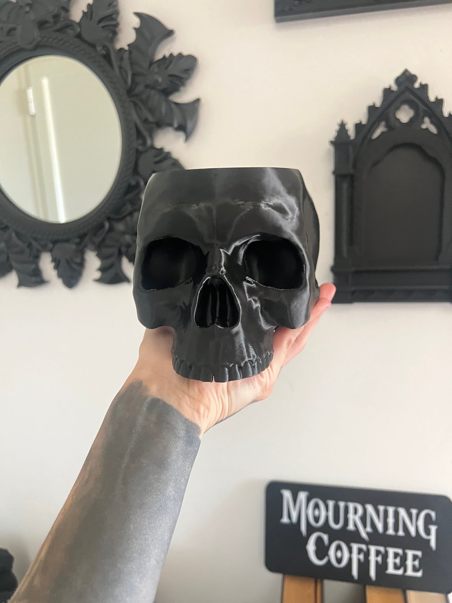 Human Skull Organizer – Gothic Desk Storage for Pens, Brushes or Makeup, Anatomical Decor for Dark Aesthetic Homes