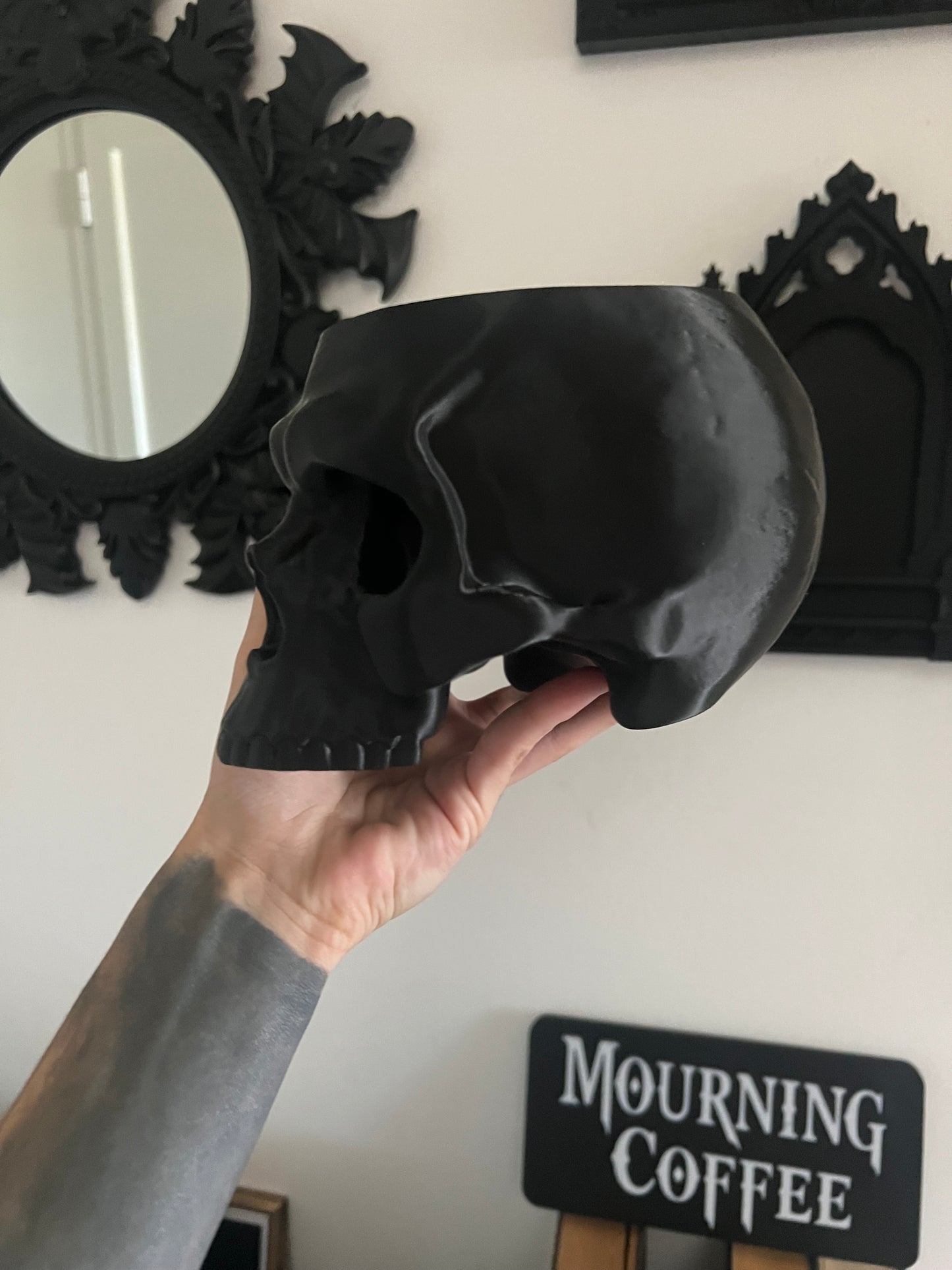 Human Skull Organizer – Gothic Desk Storage for Pens, Brushes or Makeup, Anatomical Decor for Dark Aesthetic Homes
