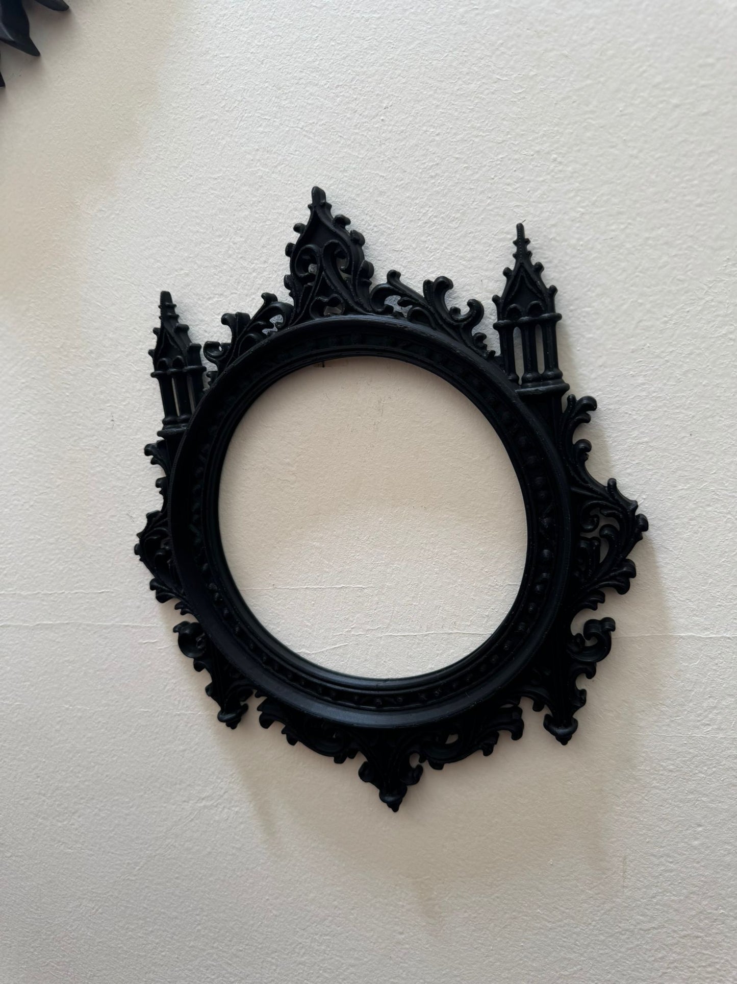 Gothic Oval Empty Frame