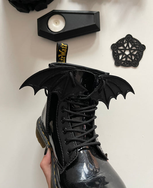 Bat wings for laces