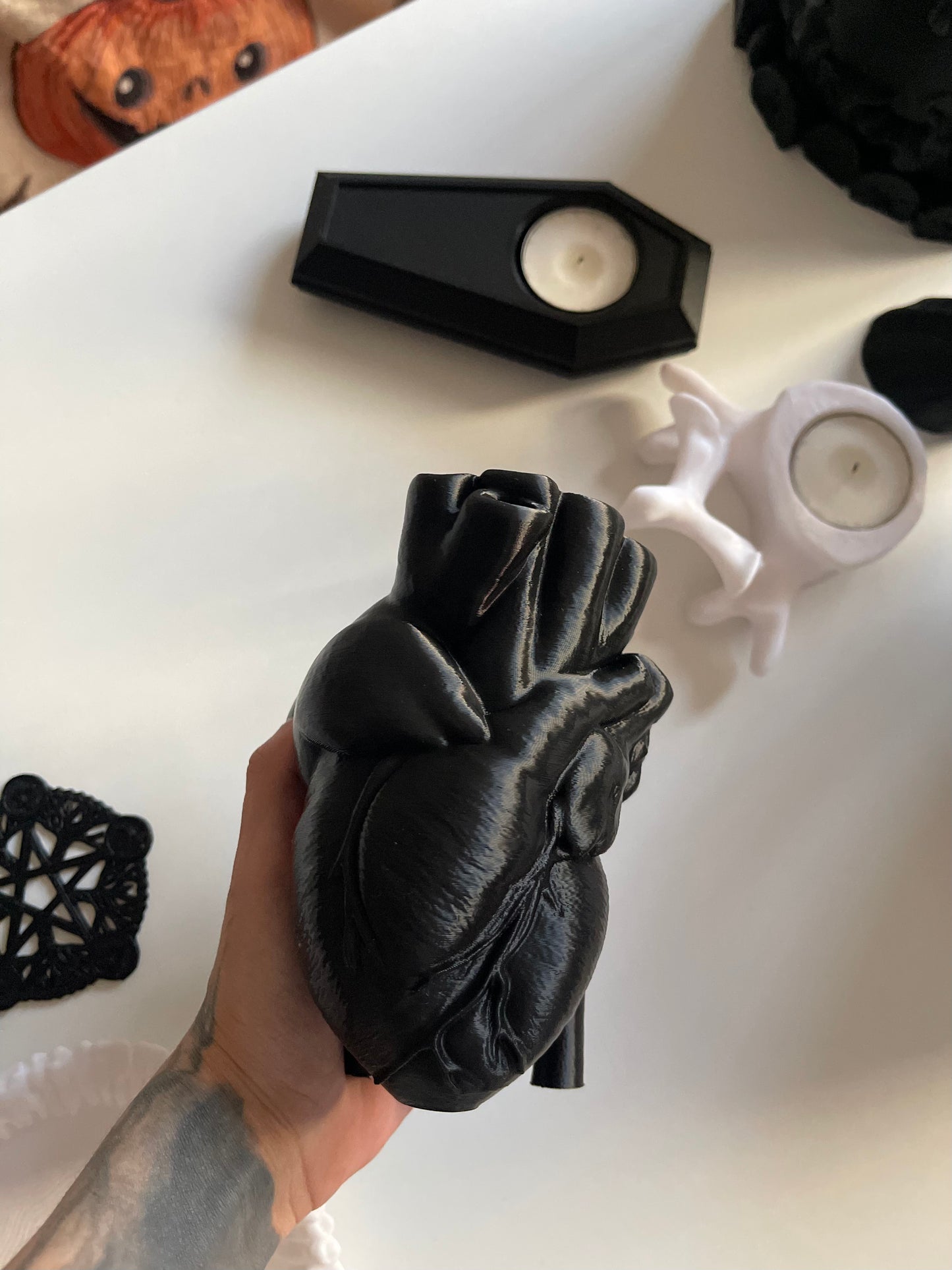 REALISTIC HEART VASE