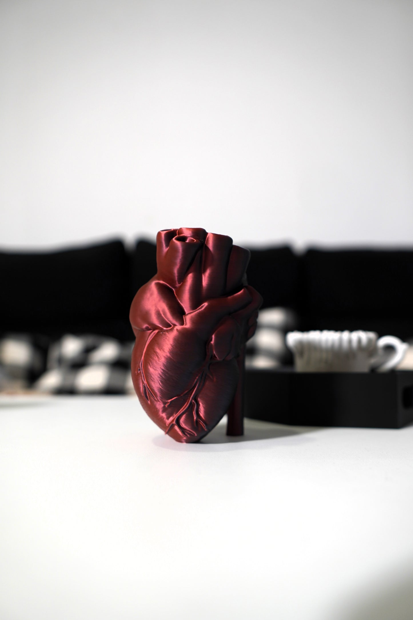 REALISTIC HEART VASE