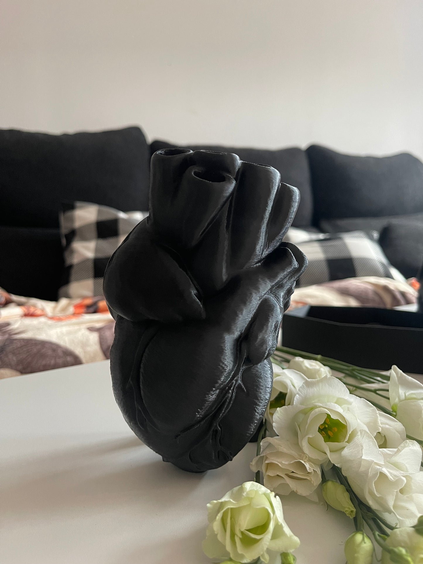 REALISTIC HEART VASE